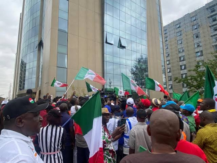Labour unions picket DisCos, NERC’s offices nationwide over electricity tariff hike